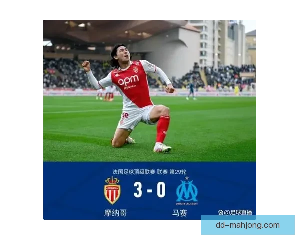 南野拓实为日本队推射破门扩大领先优势 场面激烈球迷欢呼不断